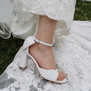 Brautschuh-PinkBlueberry-sandale-schleife-blockabsatz