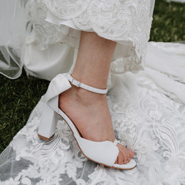 Brautschuh-PinkBlueberry-sandale-schleife-blockabsatz