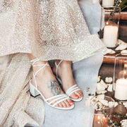 Brautschuh-PinkBlueberry-sandale-weiss-Fesselriemchen