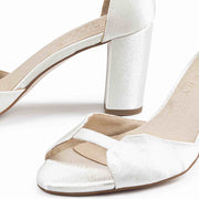 Brautschuhe-PinkBlueberry-Sandale-ivory-satin
